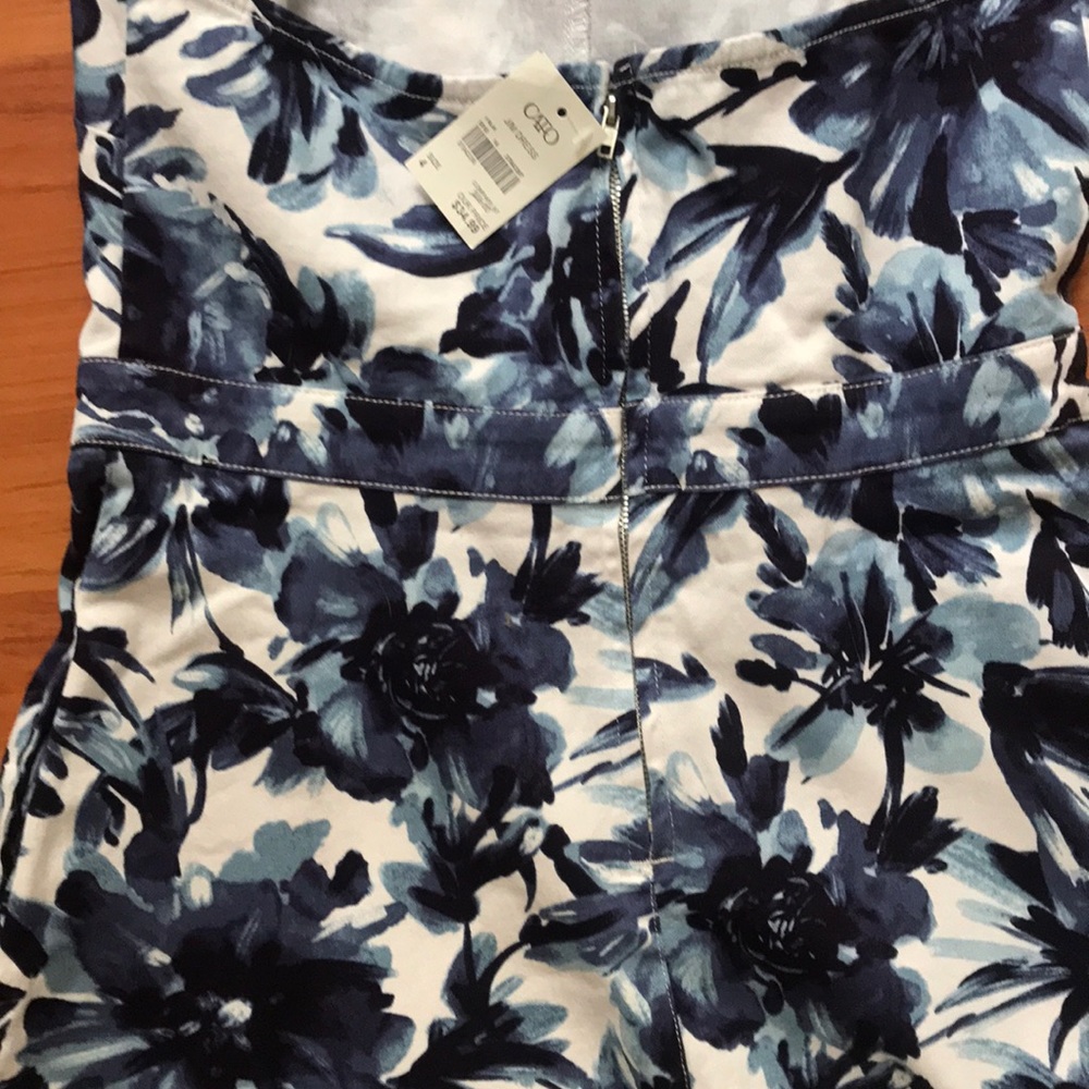 Dress - Picture 4 of 6